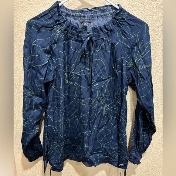 Blue top with leaf pattern - Picture 1 of 7